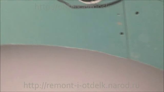 Потолок из гипсокартона двухуровневый. The plasterboard ceiling is two-level. смотреть онлайн