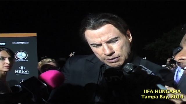 John Travolta At Green Carpet Of IIFA Awards Tampa Bay смотреть онлайн