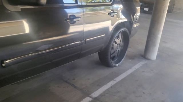 Chevy Tahoe LTZ On 28s смотреть онлайн