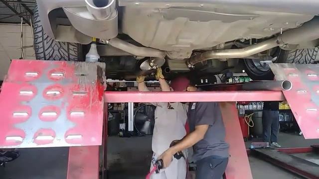 Muffler delete on my 05 Chrysler 300C смотреть онлайн