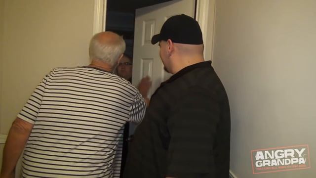 ОХРАННИК ЗЛОГО ДЕДА ( РОЗЫГРЫШ ) смотреть онлайн