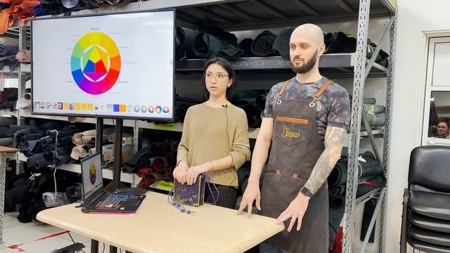 Запись: семинар и мастер-класс «Колористика, краски и обложки» смотреть онлайн