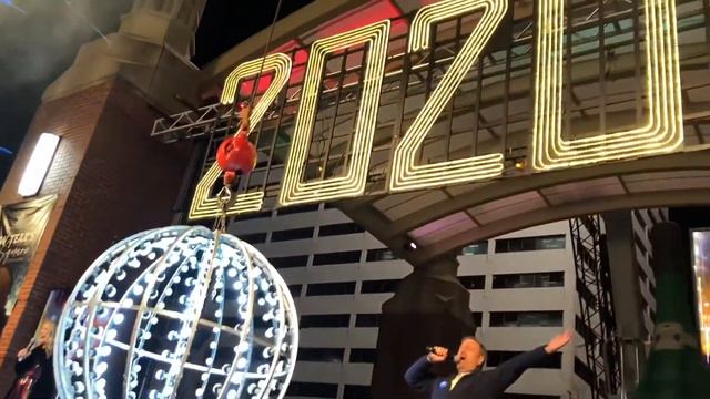 Erin Barnett & Frank Murphy Ring in 2020 on Market Square смотреть онлайн