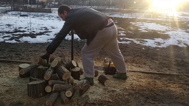 Очень удобно пилить дрова! смотреть онлайн