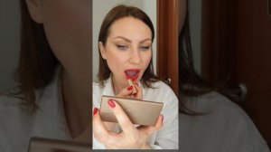 Лайфхак - как ровно накрасить губы