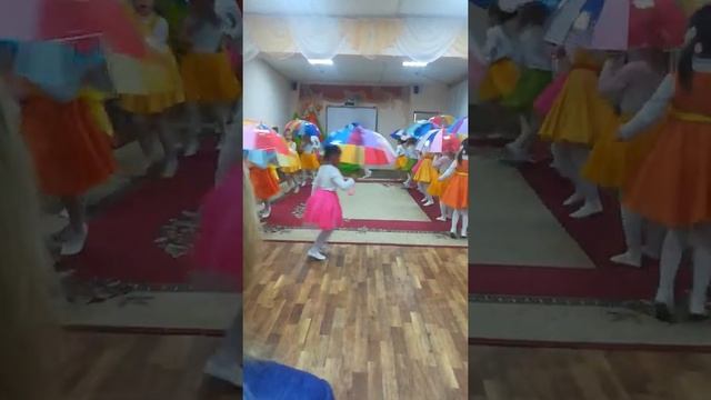 , танец зонтиками смотреть онлайн