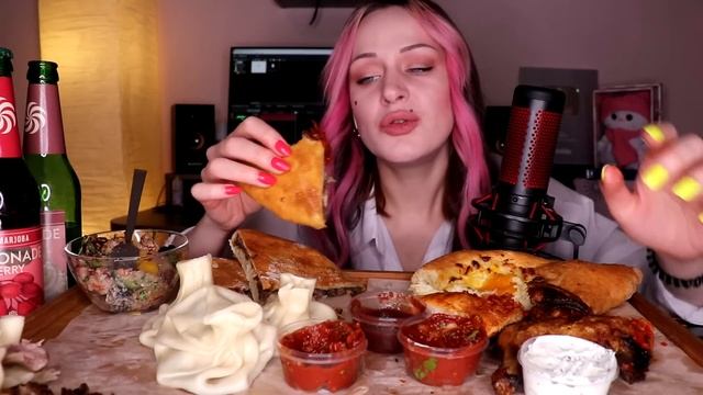 MUKBANG | Грузинская кухня, хинкали, хачапури, цыпленок, пирог, салат | Georgian cuisine не ASMR смотреть онлайн