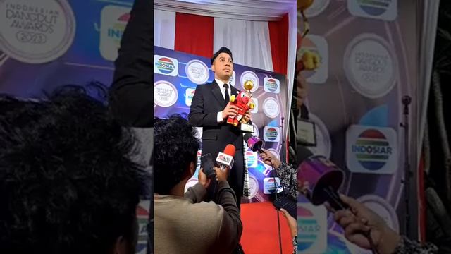 GUNAWAN LIDA 2020 RAIH PENGHARGAAN PENYANYI DANGDUT PRIA TERFAVORIT IDA 2023 - UPDATE BINTANG смотреть онлайн