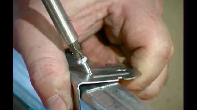 Видеоинструкция по монтажу металлических потолков Албес. смотреть онлайн