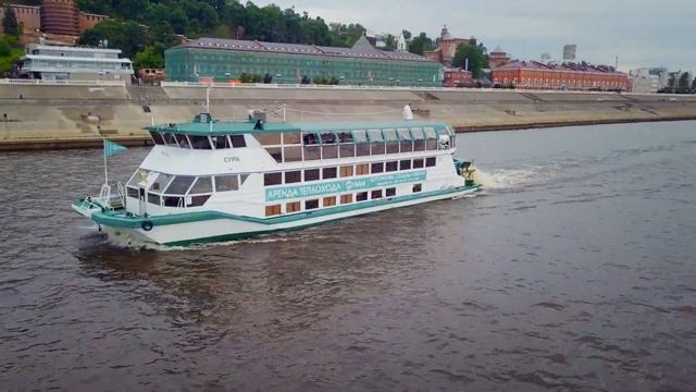 Прогулки на теплоходе "Сура" в Нижнем Новгороде смотреть онлайн