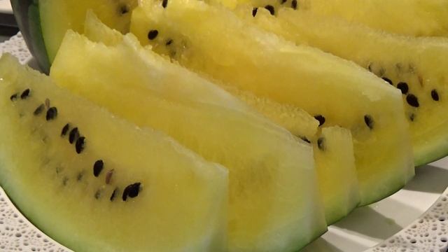 Арбуз с желтой мякотью - чудо ягода. Вкуснее не бывает! смотреть онлайн