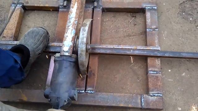 Самодельная стойка для болгарки. Making Angle Grinder Stand. смотреть онлайн