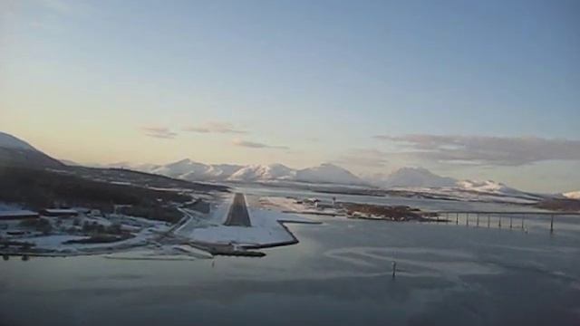 Wideroe Dash 8 Cockpit View Landing At Tromsø Airport