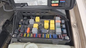 1998-2005 Mercedes  ML 320 Starter Relay Location K 8