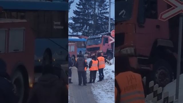 Поезд забадал самосвал 3 смотреть онлайн