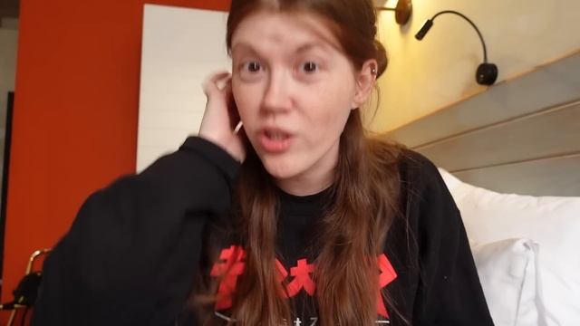 Кажется, НЕ СТОИЛО читать "Отель" в ОТЕЛЕ и Агату Кристи в Сапсане?? || книжные выходные в Москве смотреть онлайн