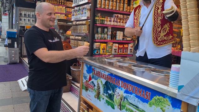 Ещё никто так не продавал мороженое ! смотреть онлайн