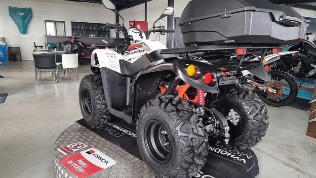 Kayo 200. Krásná menší čtyřkolka s homologací pro provoz na pozemních komunikacích смотреть онлайн