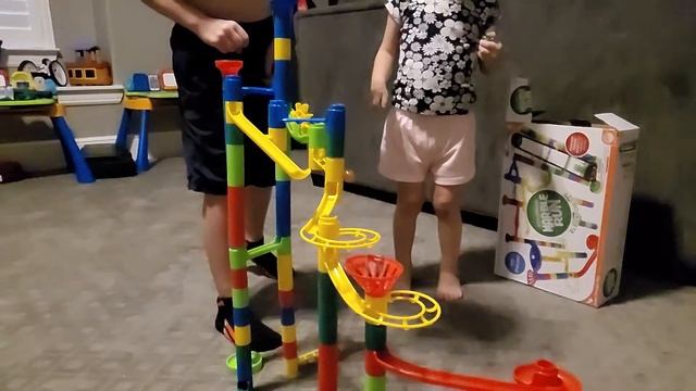 Marble Run Elevator Set slow motion jump смотреть онлайн
