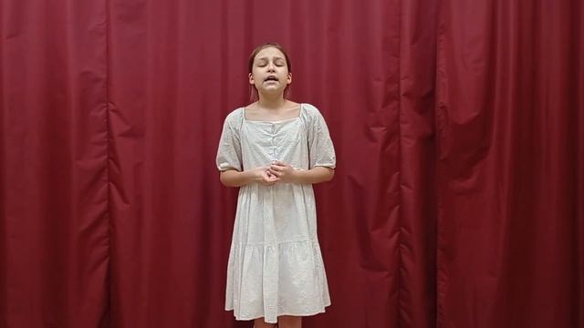 Стефания Плахина читает стихотворение Ю. Друниной "Бинты" смотреть онлайн