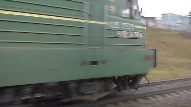 Электровоз ВЛ11-378 (ТЧЭ-5) следует резервом.