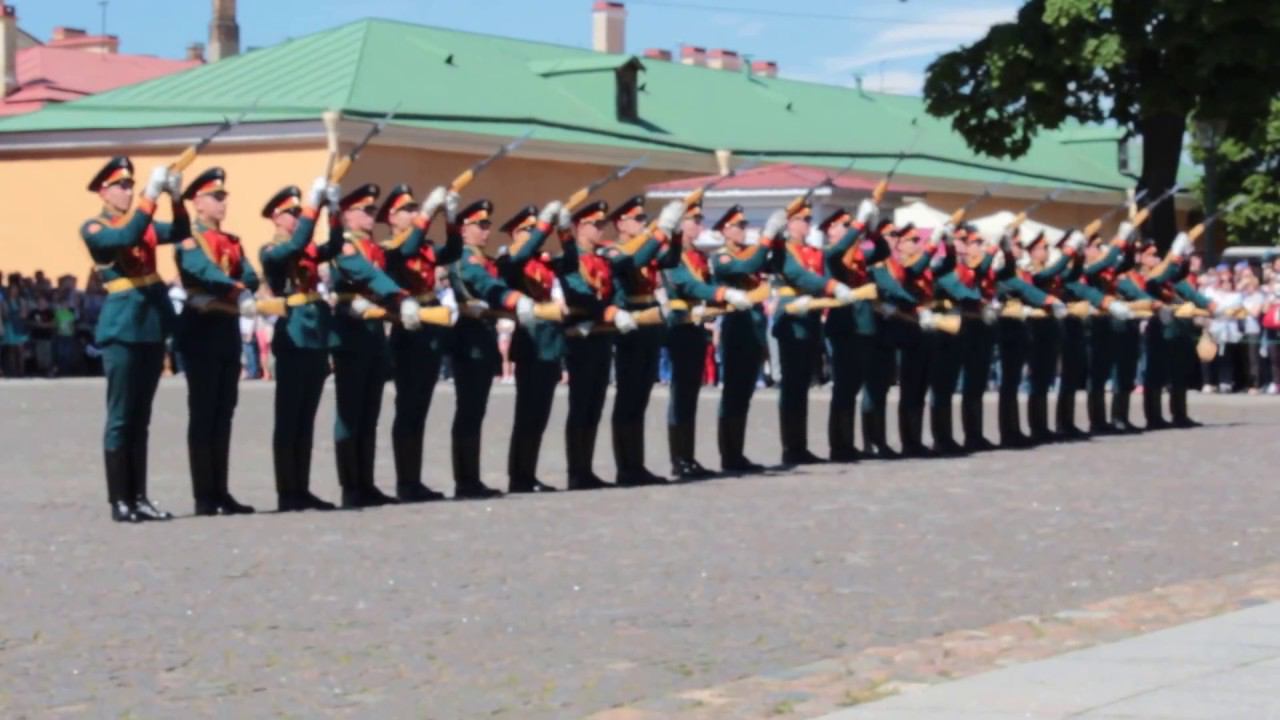 Развод караула в Петропавловской крепости (Санкт-Петербург, 17.06.2017) смотреть онлайн