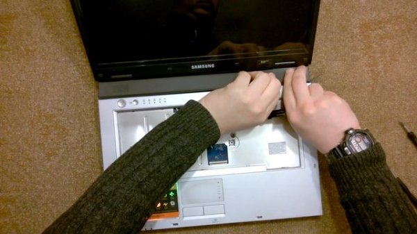 Как разобрать Ноутбук Samsung R40 Plus ( Samsung R40 Plus disassembly. How to replace HDD, RAM)