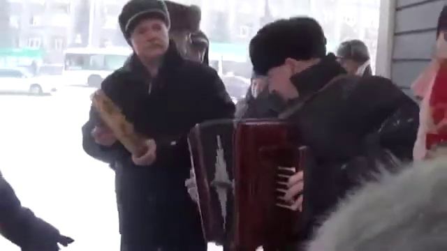 Гармонь и пляска в Липецке перед новым 2018 годом 24 12 17 г смотреть онлайн