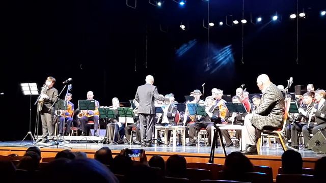 Антон Гора и оркестр Уралбэнд. Саксофон, ЦК Урал 2019 смотреть онлайн