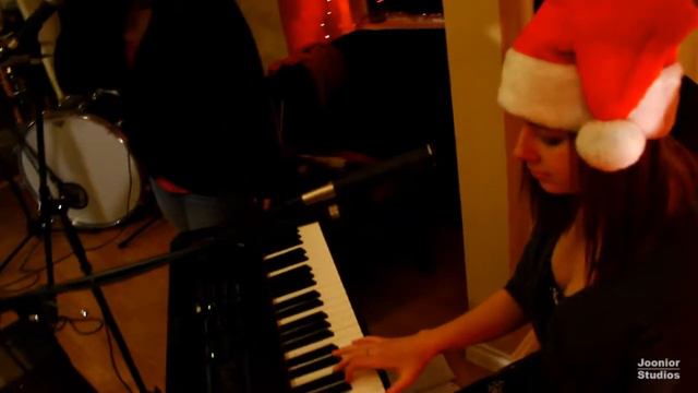 Live @ Jooniors - Christmas Special - James Gibson & Friends - Feliz Navidad (Live) смотреть онлайн
