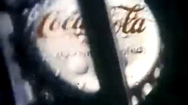 Retromercial: Groovy Coca Cola Ad "It's the Real Thing" смотреть онлайн