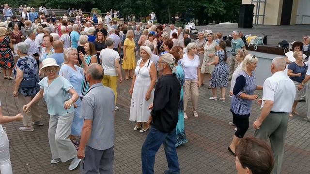 А У Нас, Не Только Вася Здорово Танцует! смотреть онлайн
