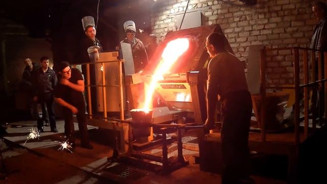 Плавка чугуна на печи ИТПЭ-0.5 / Cast iron melting at furnace ICMEF-0,5 смотреть онлайн