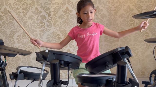 Roland Drum Set Introduction for Kids смотреть онлайн