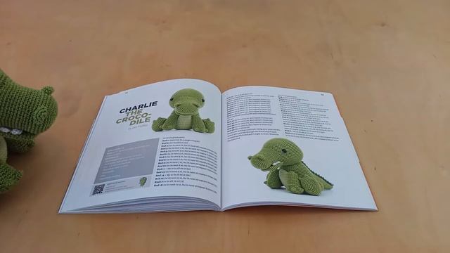 Zoomigurumi 10 - Book flipthrough - 15 Crochet Animals смотреть онлайн