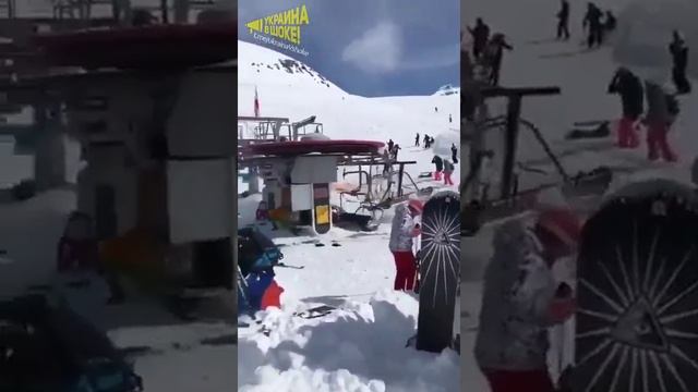 На горнолыжном курорте Гудаури подъемник устроил мясорубку из людей смотреть онлайн