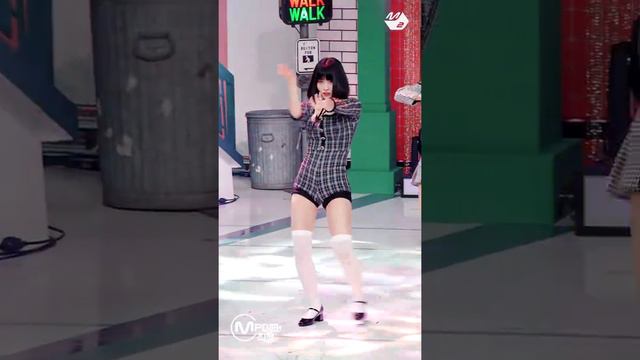 [MPD직캠] 트와이스 모모 직캠 4K 'I CAN'T STOP ME' (TWICE MOMO FanCam) | @MCOUNTDOWN_2020.10.29 смотреть онлайн