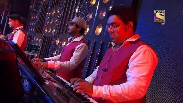 Aditya Joins Sayali For A Beautiful "Tip Tip Barsa Pani" Performance | Indian Idol Season 12 | Uncu смотреть онлайн