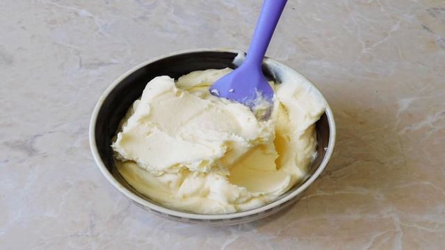 КАК ПРИГОТОВИТЬ КРЕМ ШАРЛОТТ? Простой, вкусный и густой крем Шарлотт для прослойки и украшения смотреть онлайн