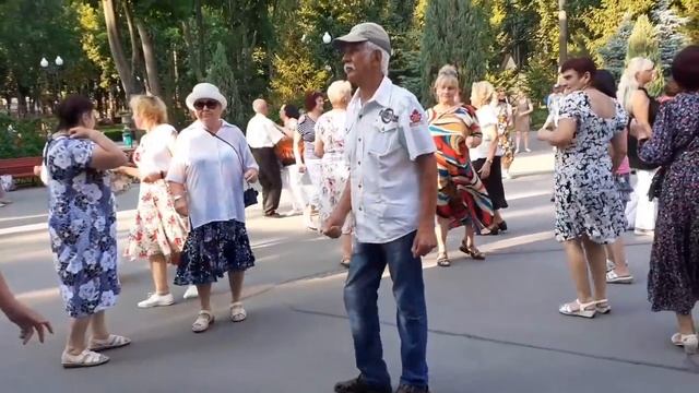 КАРЕГЛАЗАЯ КОЛДУНЬЯ!???/ШИКАРНАЯ ПЕСНЯ И ТАНЦЫ В ПАРКЕ ГОРЬКОГО ХАРЬКОВ ИЮЛЬ 2021 смотреть онлайн