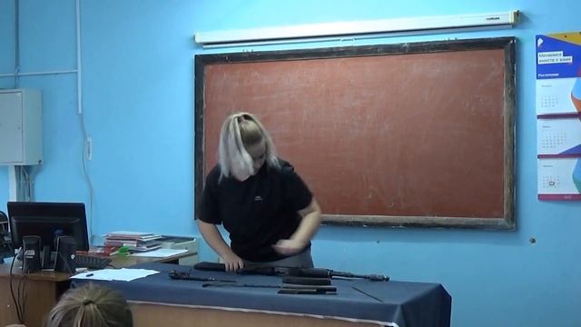 Разборка и сборка автомата Калашникова в школе. смотреть онлайн