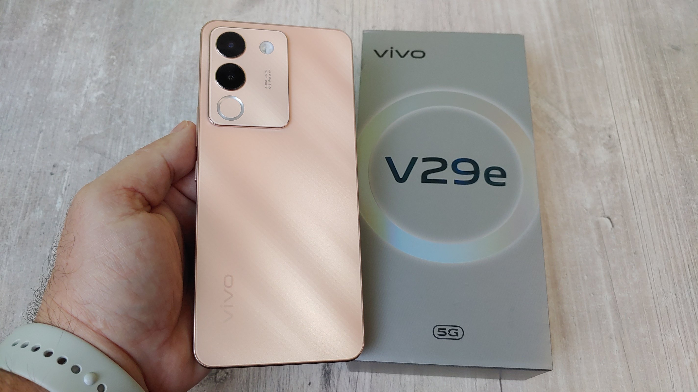 Vivo V29e 5G Распаковка и Первое Знакомство смотреть онлайн