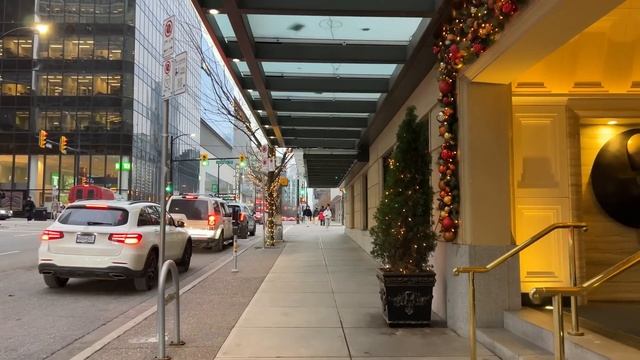 【4K】Downtown Vancouver Walk in Christmas Season | BC Canada (Binaural City Sounds) смотреть онлайн