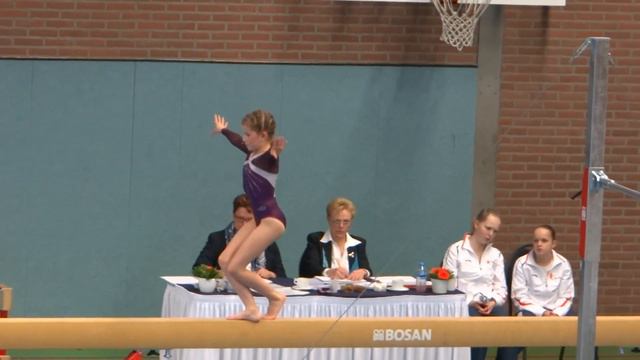 Jade Anna van Vliet van TOSS Heemskerk, balkoefening смотреть онлайн