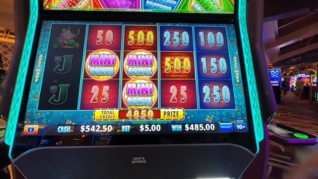 Finally Landed the BONUS!! Huff N More Puff Slot Machine Win! (All You Can Vegas Slots) смотреть онлайн