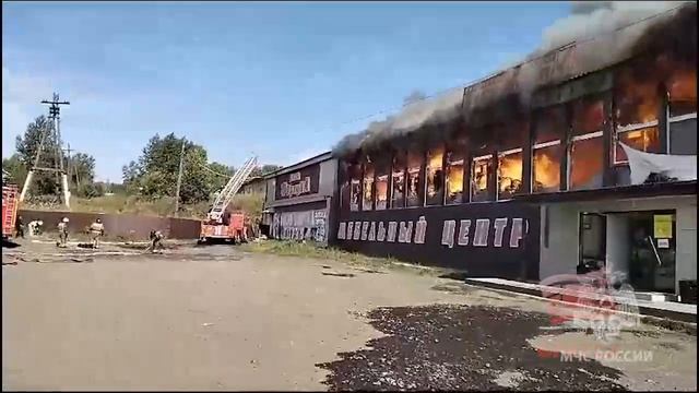 Страшный пожар в Усть Илимске произошел сегодня утром в здании гипермаркета смотреть онлайн