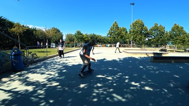 ПОБЫВАЛ В СКЕЙТ ПАРКЕ ПЕРВЫЙ РАЗ В ЖИЗНИ. ДЕЗЕНЦАНО-ДЕЛЬ-ГАРДА. СКЕЙТБОРДИНГ С НУЛЯ