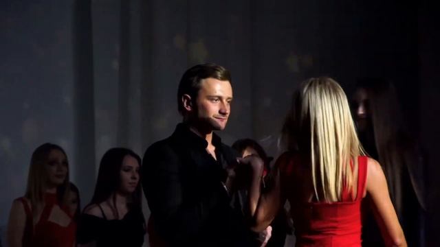 Дефиле в вечерних платьях. Мисс UNI-GYM. смотреть онлайн