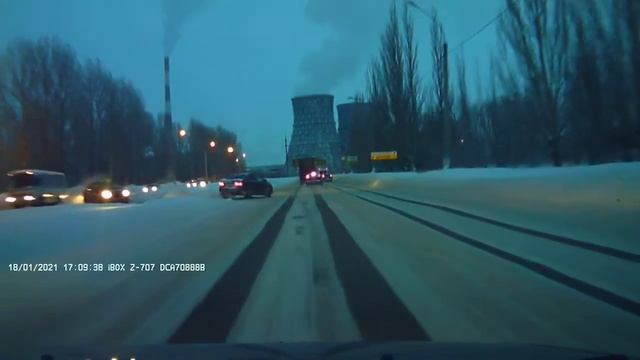 Влетел в рыхлый снег/Гололёд/Вылетел из калии/манёвры без ESP на Вольво s40. смотреть онлайн