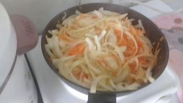 Готовим быстро и вкусно, Горбуша в томате с морковью и луком! Просто объеденье смотреть до конца смотреть онлайн